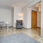 Luxury In Golf Hills, Estepona. Daire