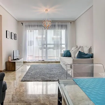 Daire Luxury In Golf Hills, Estepona. *