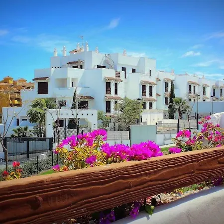 Luxury In Golf Hills, Estepona. Daire Estepona