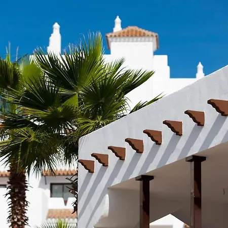 Luxury In Golf Hills, Estepona. Daire